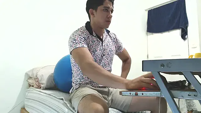 Todays_Dream – webcam model profile photo Image 3