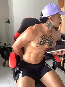 DomManlyGuy – webcam model profile photo Image 2