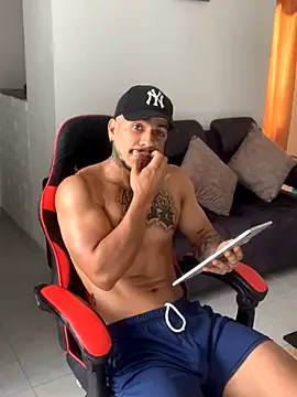 DomManlyGuy – webcam model profile photo Image 3