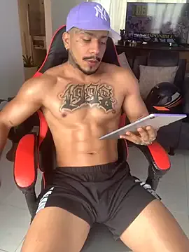 DomManlyGuy – webcam model profile photo Image 4