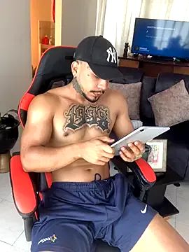 DomManlyGuy – webcam model profile photo Image 5