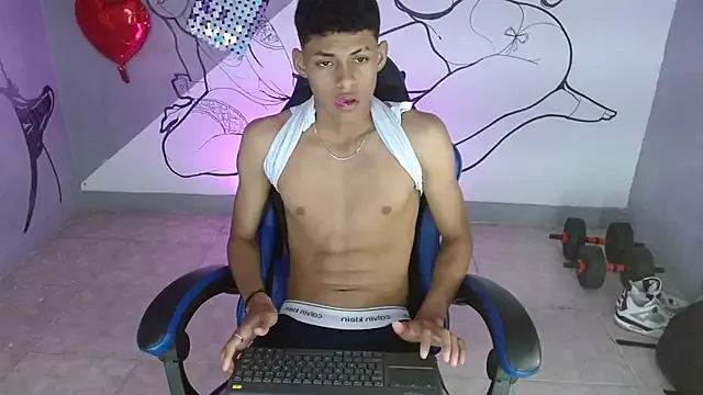 hornyshow_tv – webcam model profile photo Image 5