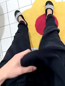 Earth_001 – webcam model profile photo Image 16