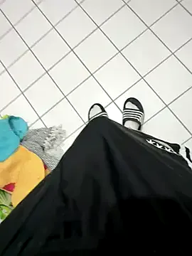 Earth_001 – webcam model profile photo Image 4