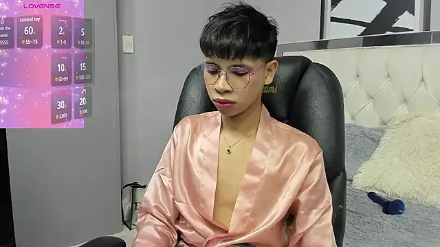 blissence – webcam model profile photo Image 13