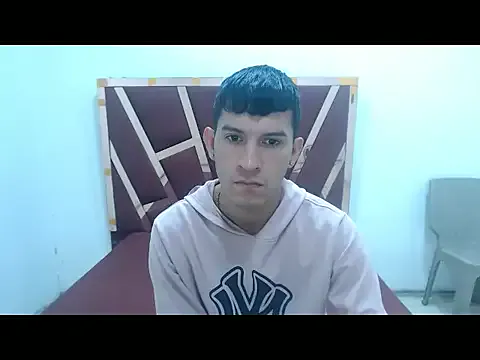 DomManlyGuy – webcam model profile photo Image 2