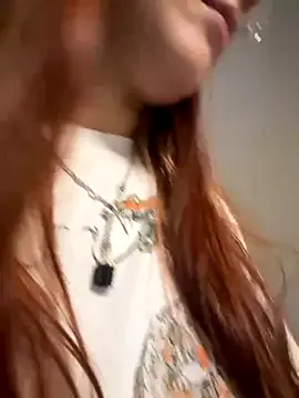 evelune – webcam model profile photo Image 10