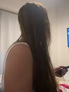 evelune – webcam model profile photo Image 5