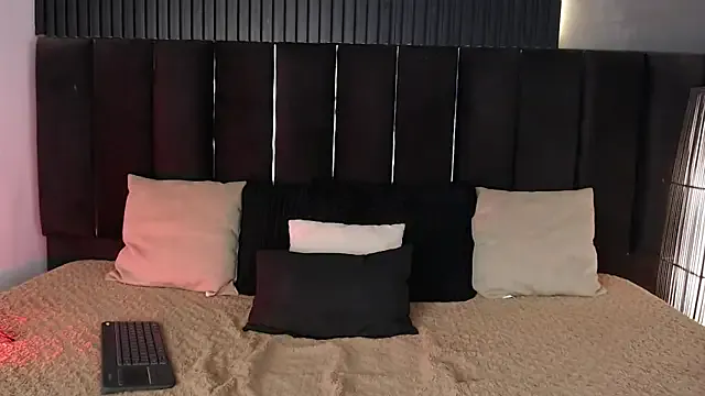 shyguycurious5 – webcam model profile photo Image 17