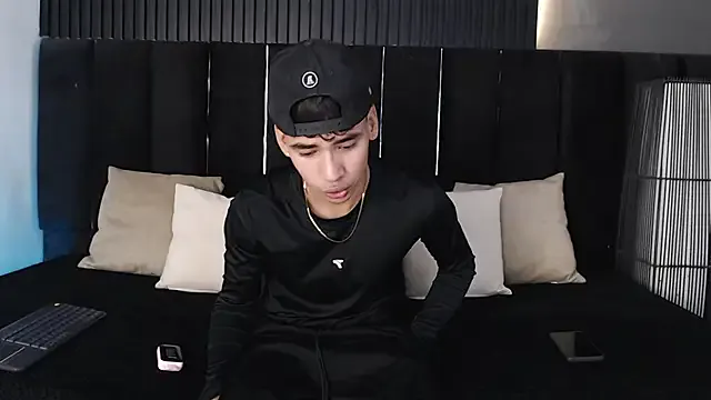 shyguycurious5 – webcam model profile photo Image 2