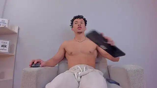 hornyshow_tv – webcam model profile photo Image 14