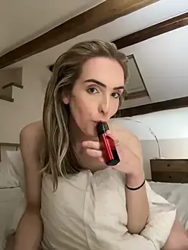 lucsin – webcam model profile photo Image 7