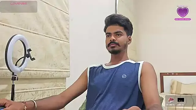 QYBOYS-001 – webcam model profile photo Image 2