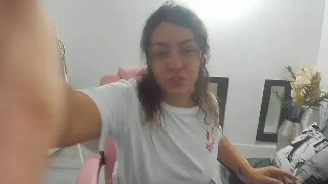 sweetuniporn – webcam model profile photo Image 9