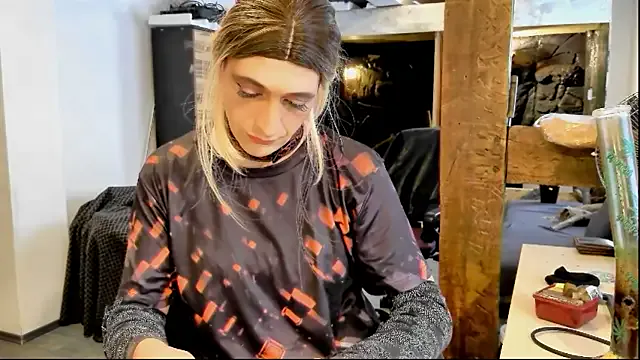 astridwet – webcam model profile photo Image 7