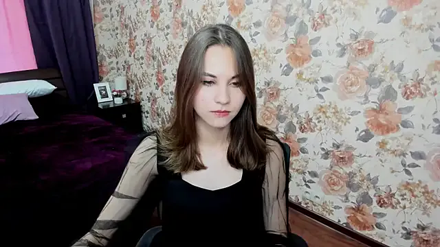 EllaCurtis Image 2