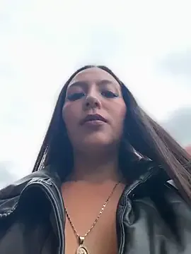 starvingo2002 – webcam model profile photo Image 3