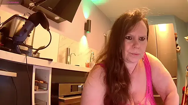 UrLillShy – webcam model profile photo Image 10