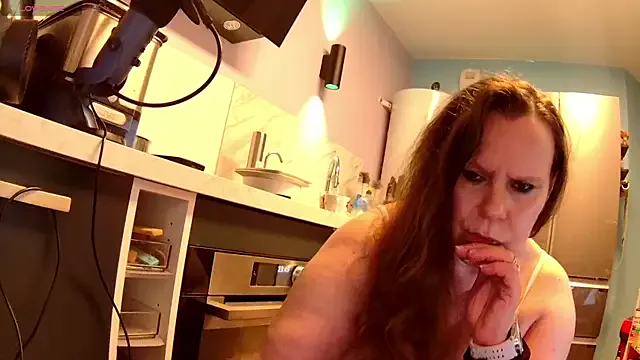 UrLillShy – webcam model profile photo Image 13