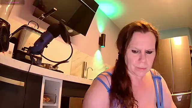 UrLillShy – webcam model profile photo Image 2