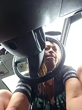 DomManlyGuy – webcam model profile photo Image 9