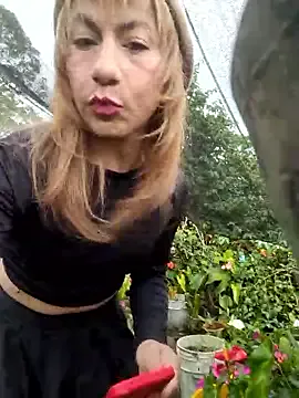 Loverhot12 – webcam model profile photo Image 9