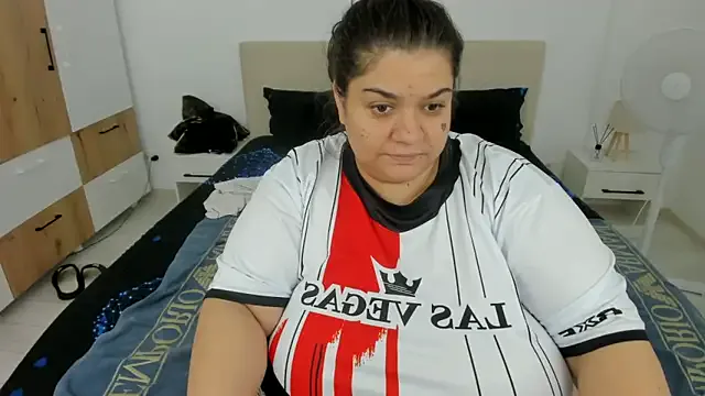 astridwet – webcam model profile photo Image 9