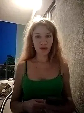 roouse – webcam model profile photo Image 7