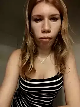 roouse – webcam model profile photo Image 9