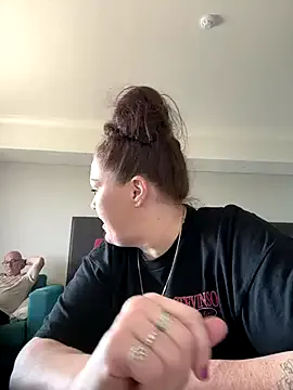 roouse – webcam model profile photo Image 5