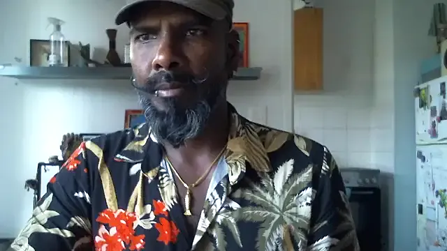 QYBOYS-001 – webcam model profile photo Image 11