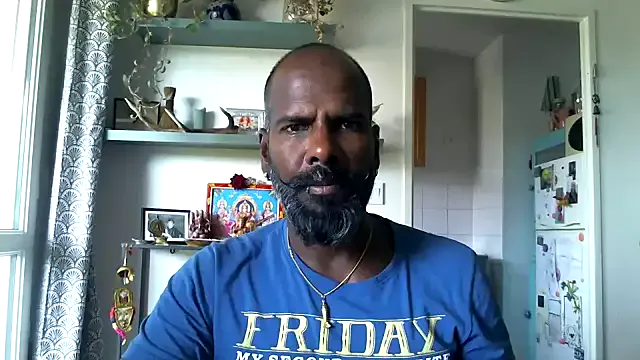 QYBOYS-001 – webcam model profile photo Image 14