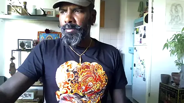 QYBOYS-001 – webcam model profile photo Image 15