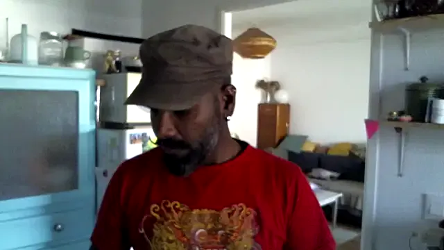 QYBOYS-001 – webcam model profile photo Image 16