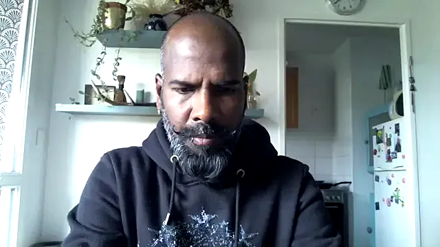 QYBOYS-001 – webcam model profile photo Image 17