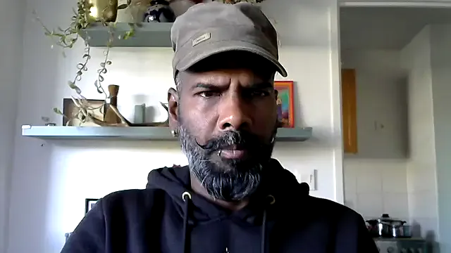 QYBOYS-001 – webcam model profile photo Image 18