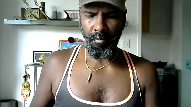 QYBOYS-001 – webcam model profile photo Image 19