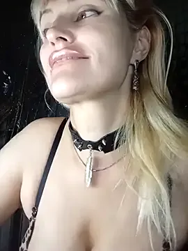 Loverhot12 – webcam model profile photo Image 18