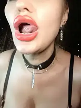 Loverhot12 – webcam model profile photo Image 3