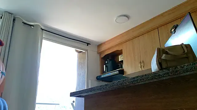 little_sweet_18 – webcam model profile photo Image 10