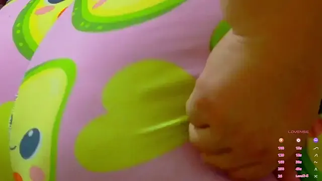 little_sweet_18 – webcam model profile photo Image 16