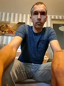 YU-KI00 – webcam model profile photo Image 6