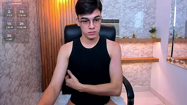 seraphine23 – webcam model profile photo Image 3