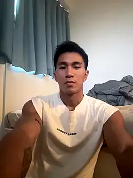 QYBOYS-001 – webcam model profile photo Image 4