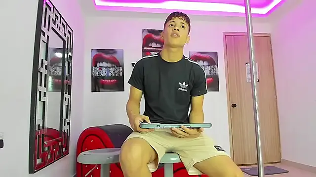 sellapink – webcam model profile photo Image 9