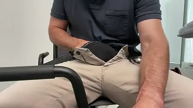 hornyshow_tv – webcam model profile photo Image 8