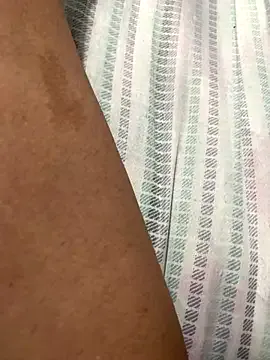 bisexualmilf – webcam model profile photo Image 4