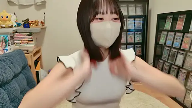 nerenuu_ – webcam model profile photo Image 13