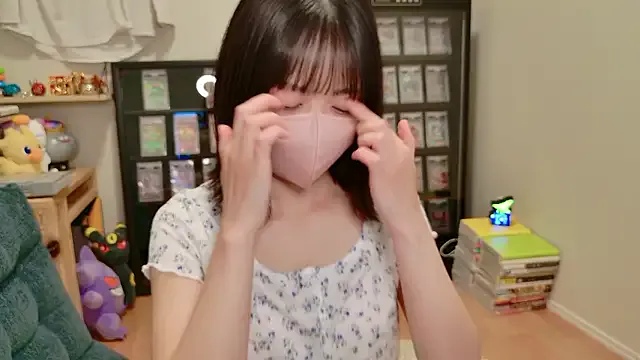 nerenuu_ – webcam model profile photo Image 7