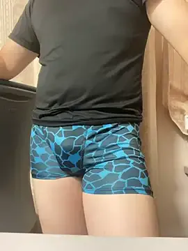 little_show_sexy – webcam model profile photo Image 14